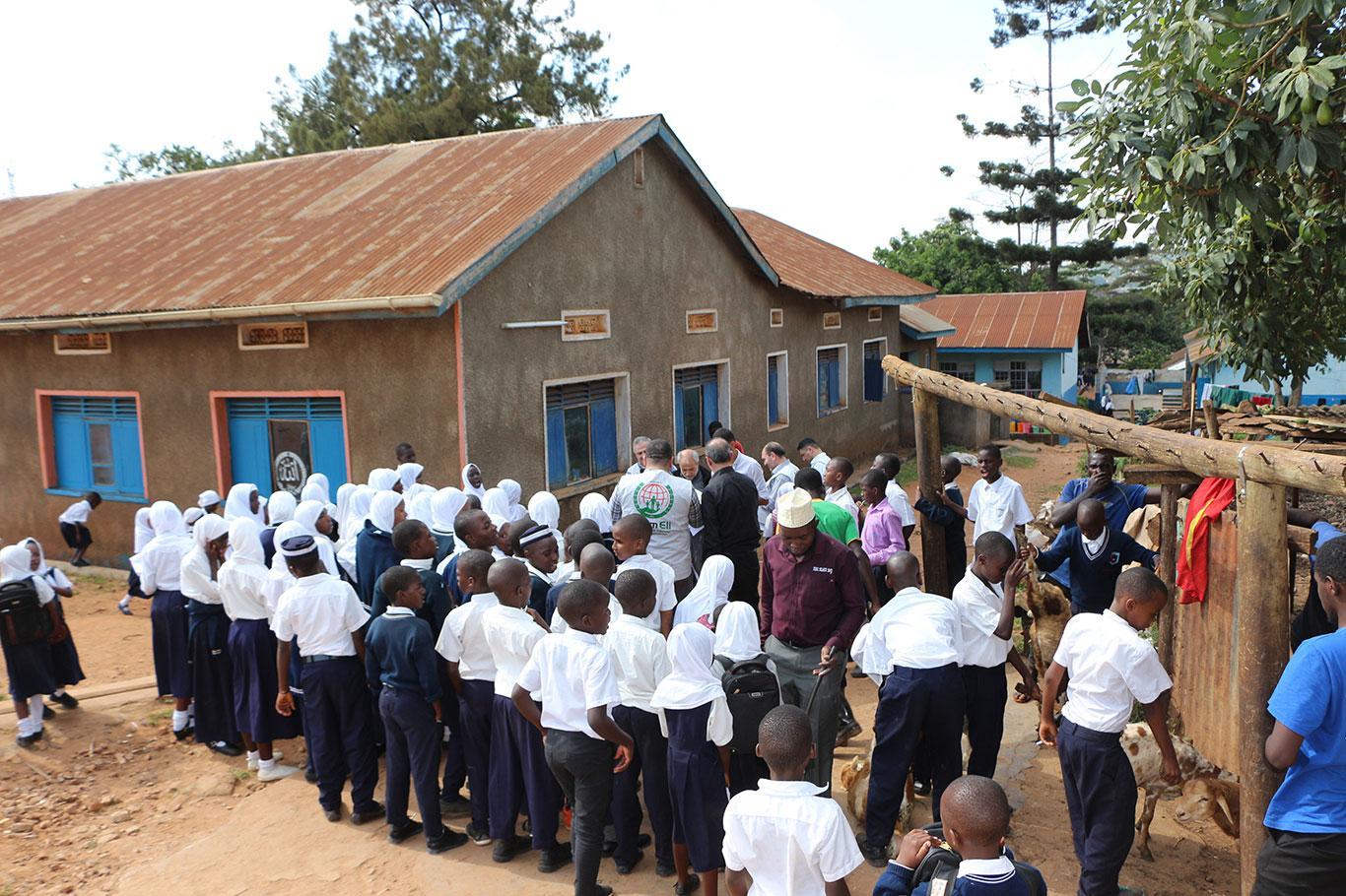 European Yetim Eli slaughters the sacrifices on behalf of philanthropists in Uganda